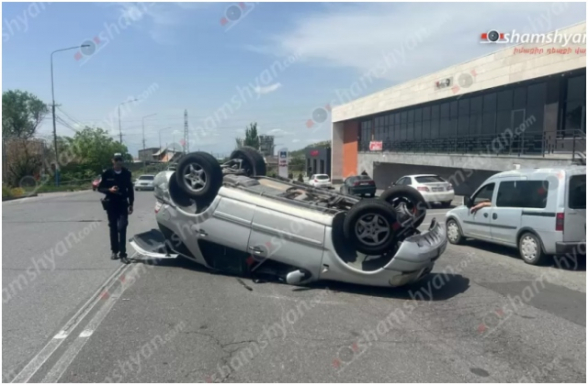 Երևանում «Mercedes ML»-ը գլխիվայր շրջվել է. կա տուժած